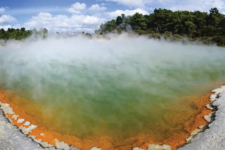 Auckland: Rotorua Tour with Waiotapu, Te Puia and Maori Haka — photo 2