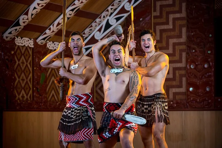 Auckland: Rotorua Tour with Waiotapu, Te Puia and Maori Haka — photo 4