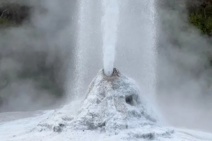 Rotorua to Wai-o-Tapu Thermal Wonderland Shuttle — photo 2